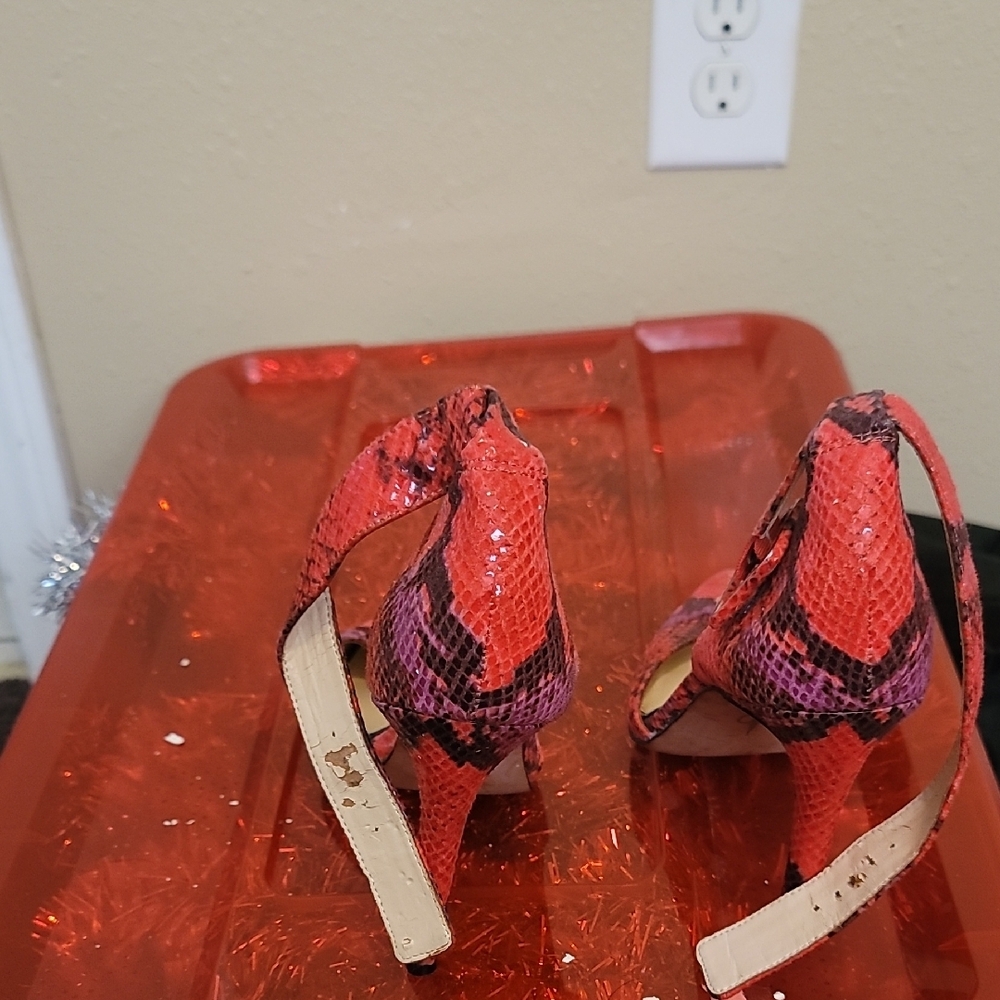 Snakeskin Pointed-toe Heels - Picture 5 of 6